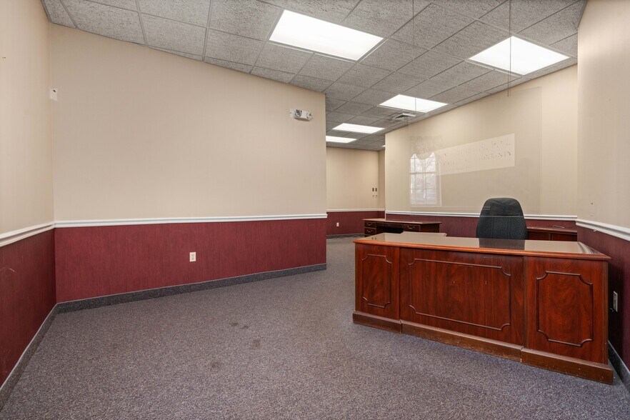 More Photos Of 358-360 E Center St, Manchester Office For Lease