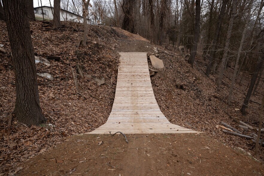 More Photos Of 14733 Dutchmans Dr, Rogers Hotel For Sale