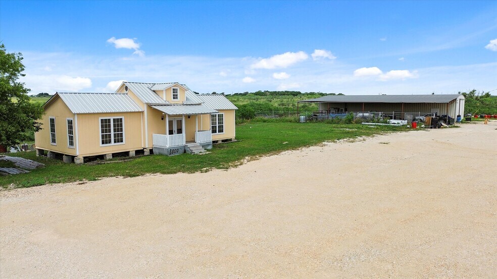 More Photos Of 1000 Rohde Rd, Kyle Service For Lease