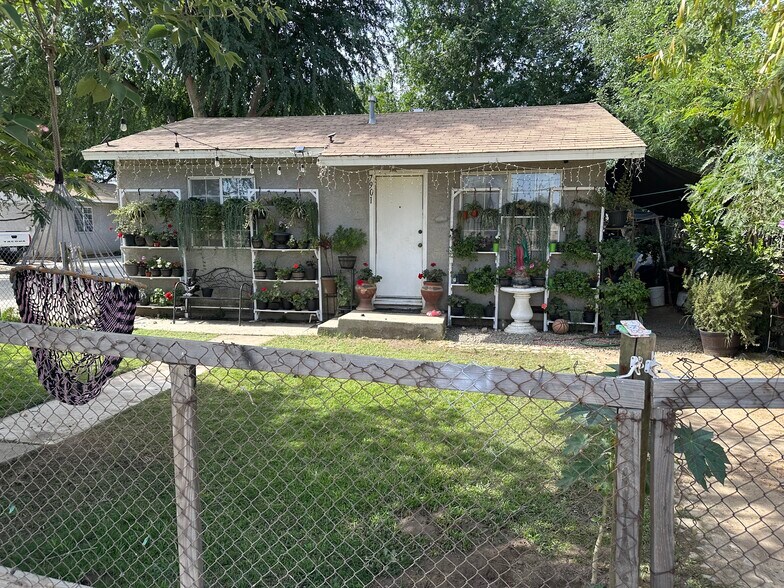 More Photos Of 11720 Main Street, Lamont Apartments For Sale