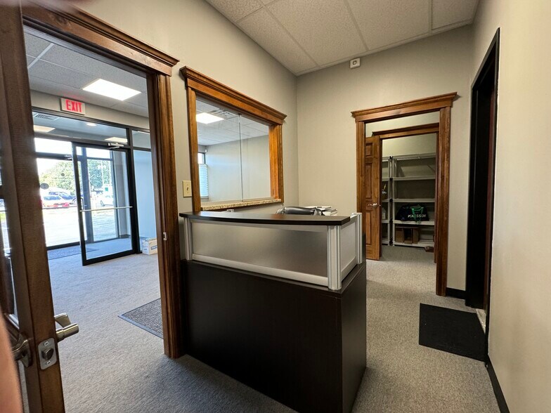 More Photos Of 6693 Transit Rd, Buffalo Freestanding For Lease