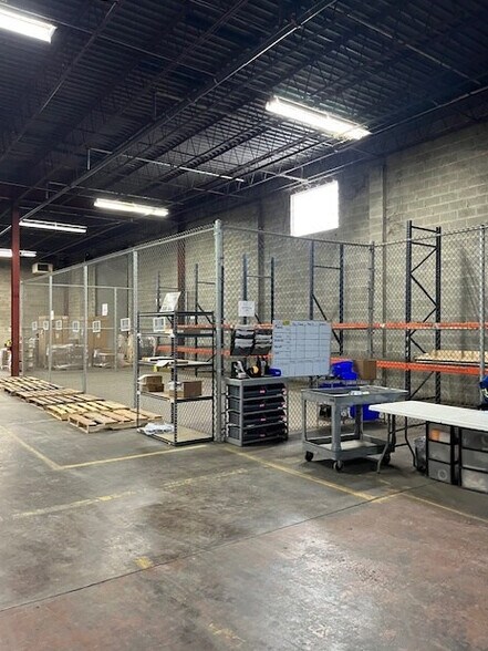 More Photos Of 2301 W Pike St, Houston Manufacturing For Lease
