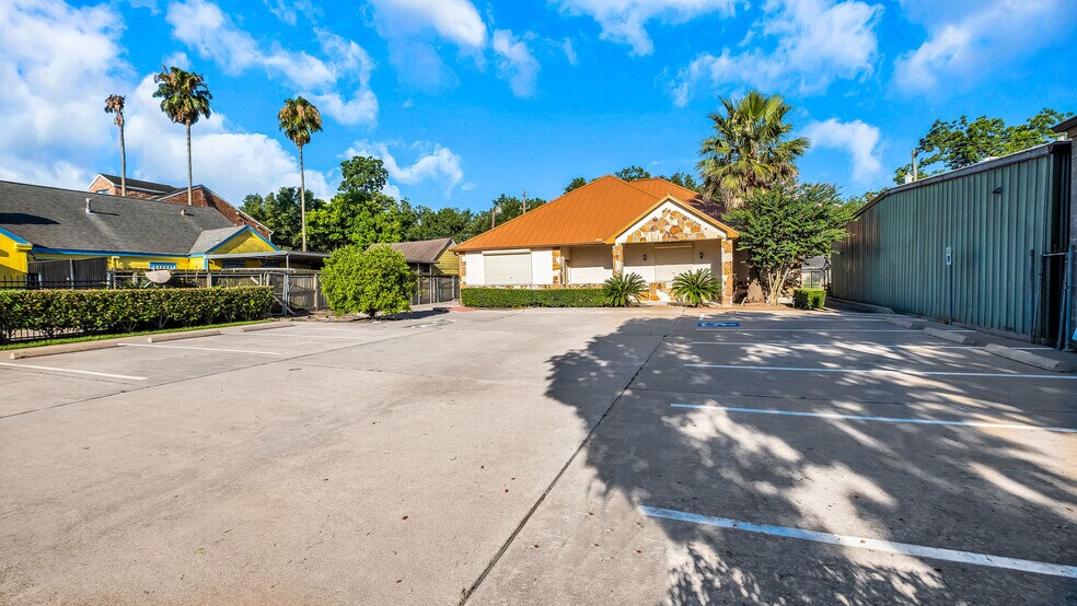 More Photos Of 3208 Broadway St, Houston Medical For Lease