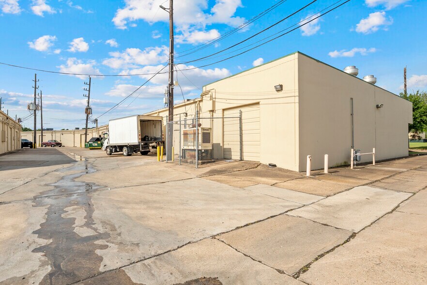 More Photos Of 11200-11248 Wilcrest Green Dr, Houston Unknown For Lease