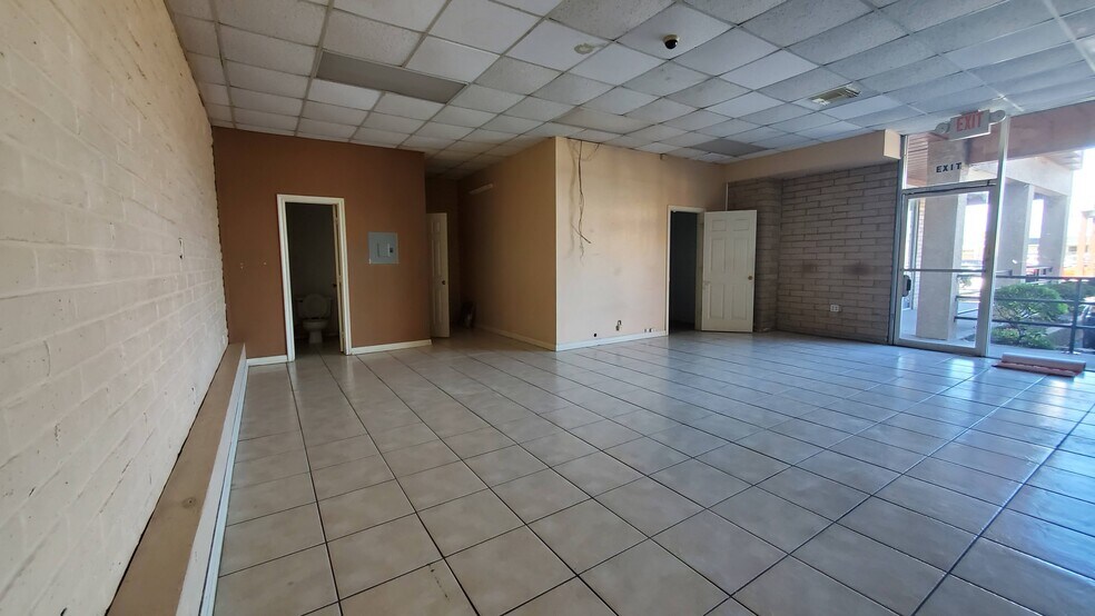 More Photos Of 2115 61st St, Galveston Storefront Retail Office For Lease