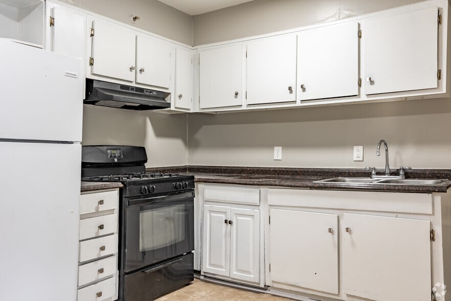 More Photos Of 3937 Glenwood Rd, Decatur Apartments For Sale