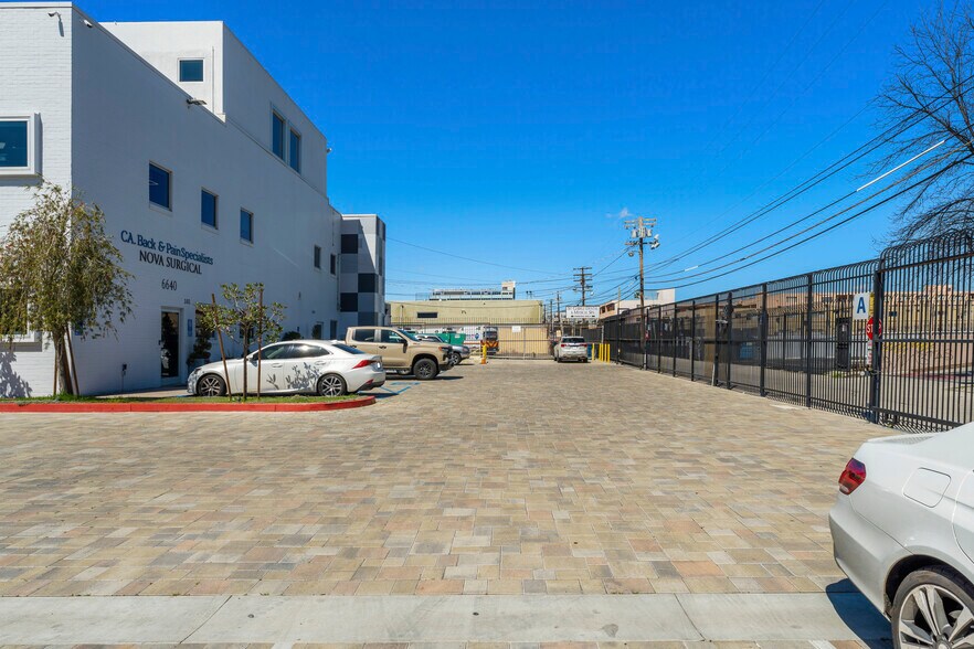 More Photos Of 6640 Van Nuys Blvd, Van Nuys Office For Lease