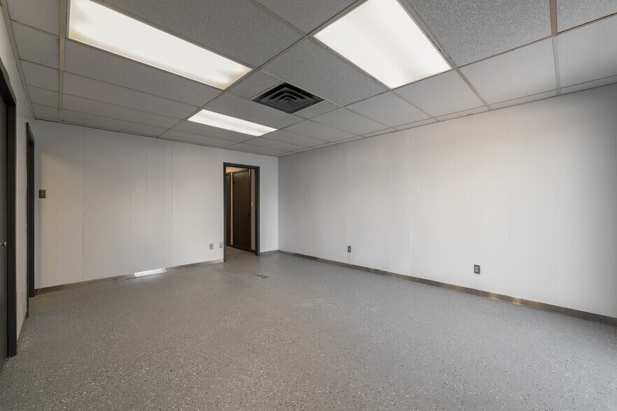 More Photos Of 14392 W Expressway 83, Harlingen Industrial For Sale