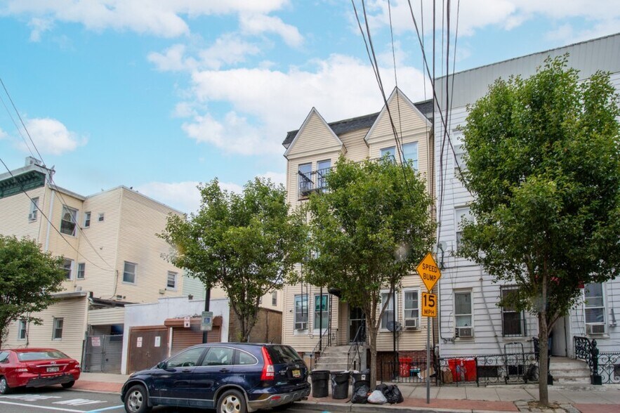 More Photos Of , Union City Multifamily For Sale
