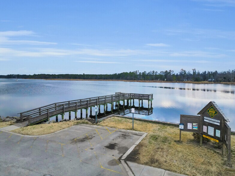 More Photos Of 470 N 4th St, Aurora Freestanding For Sale