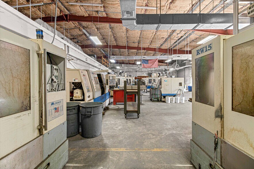 More Photos Of 1031 NE 16th St, Ocala Manufacturing For Sale
