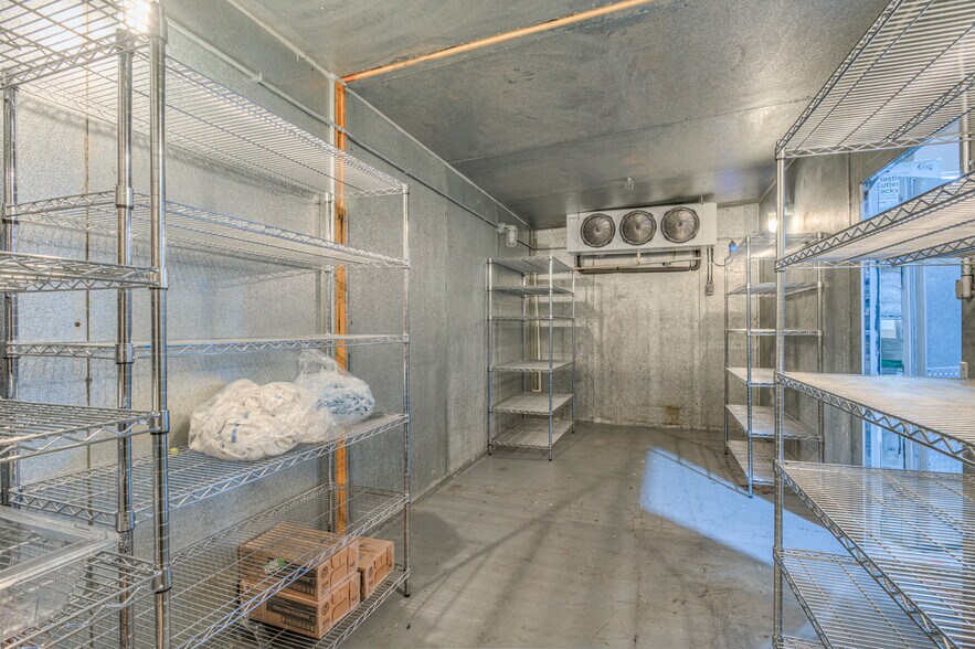 More Photos Of 420 N Main St, Prineville Restaurant For Sale