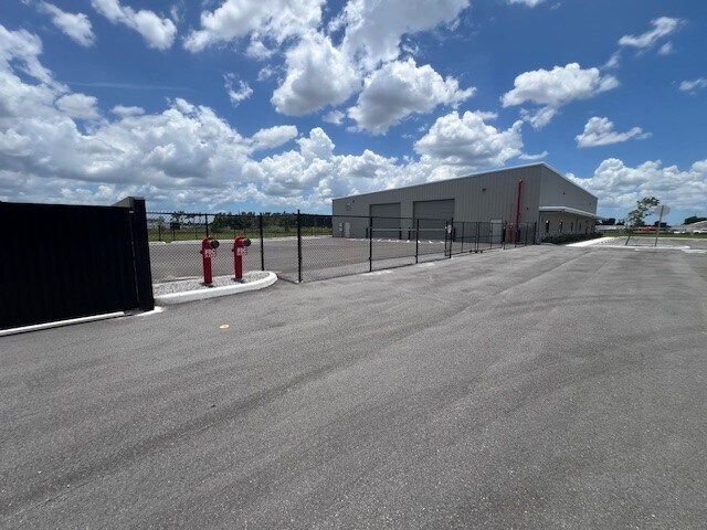 More Photos Of 2954 Van Buren St, Fort Myers Distribution For Lease