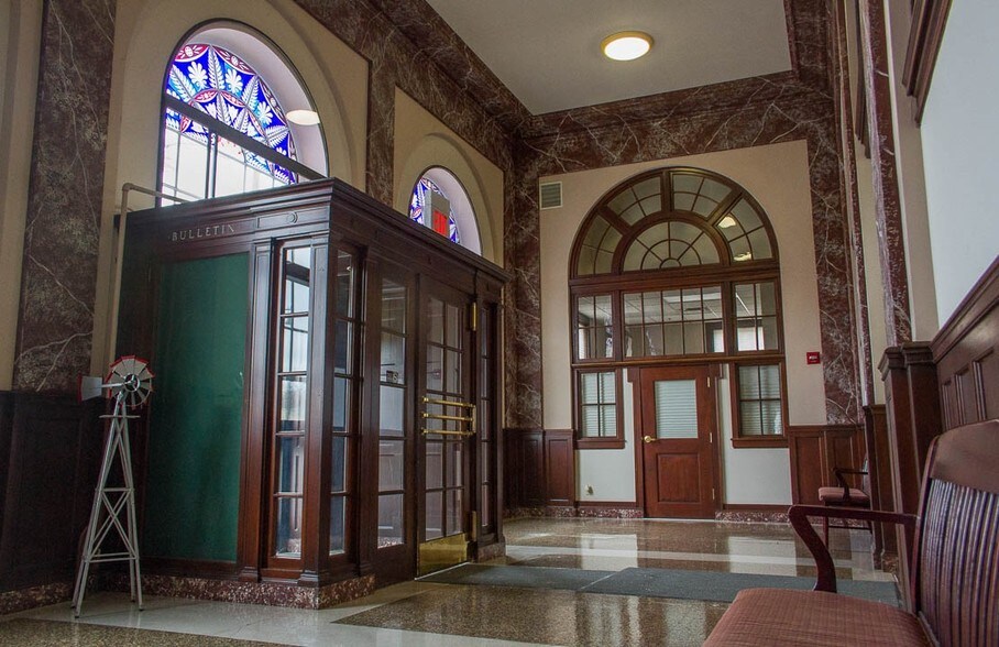 More Photos Of 106 W Wilson St, Batavia Office For Lease