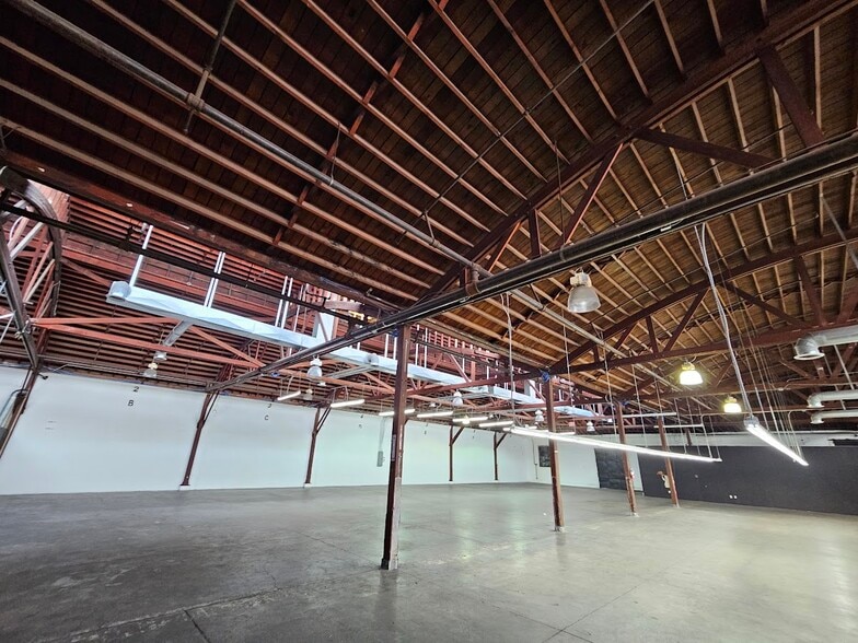More Photos Of 2853 E Pico Blvd, Los Angeles Warehouse For Lease