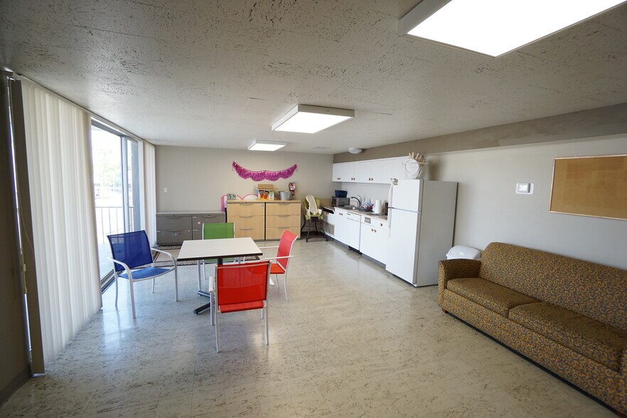 More Photos Of 401 S 7th St, Sunnyside Bank For Sale
