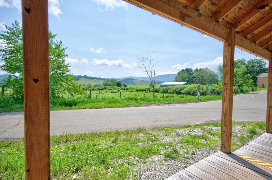 More Photos Of 11 Mount Zion Rd, Elk Creek Freestanding For Sale