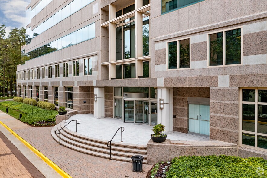 More Photos Of 12701 Fair Lakes Cir, Fairfax Office For Lease