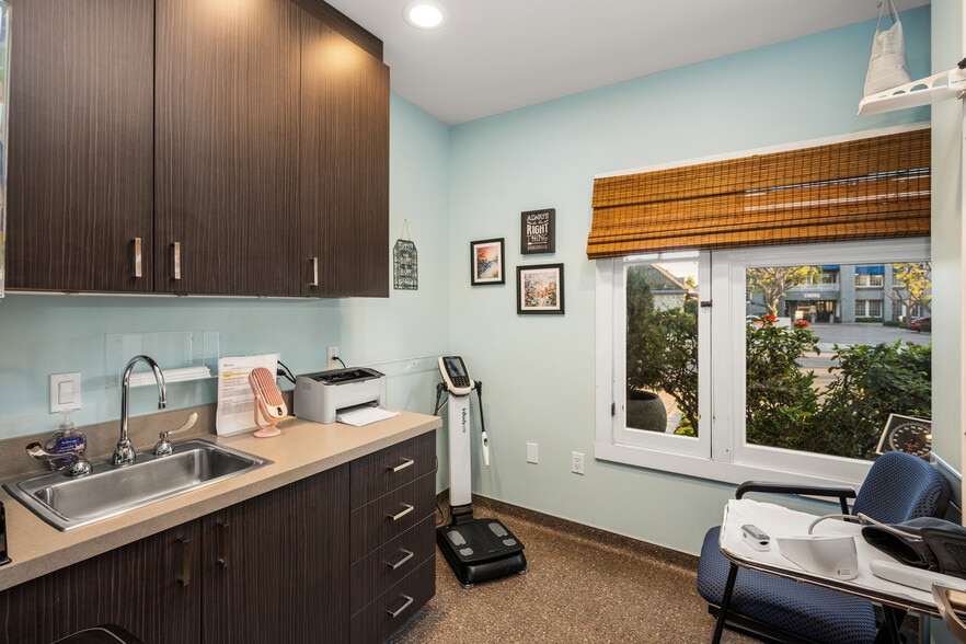 More Photos Of 615 E Chapman Ave, Orange Medical For Sale