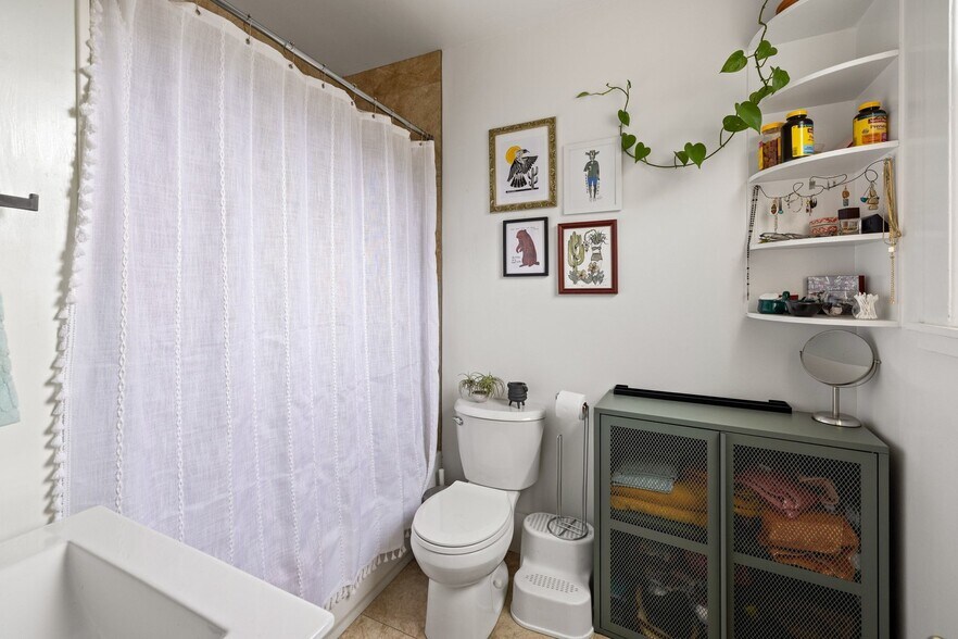 More Photos Of 1527 8th St, Alameda Apartments For Sale