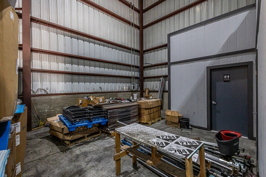 More Photos Of 13806 N Unitec Dr, Laredo Warehouse For Lease