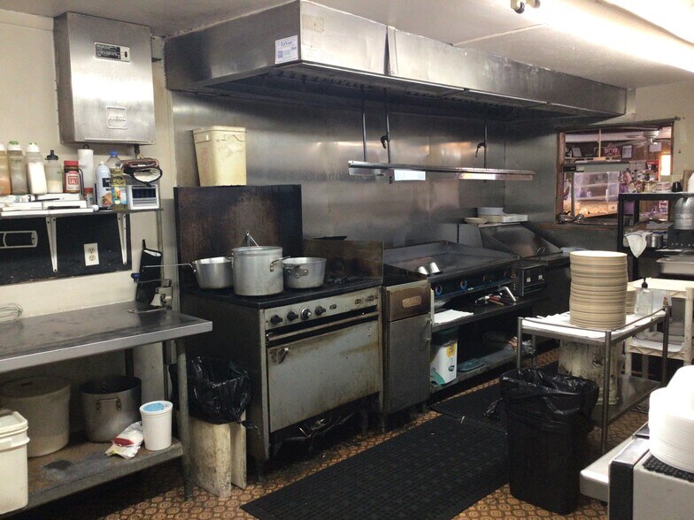 More Photos Of 102 E Hardin St, Greeneville Specialty For Sale