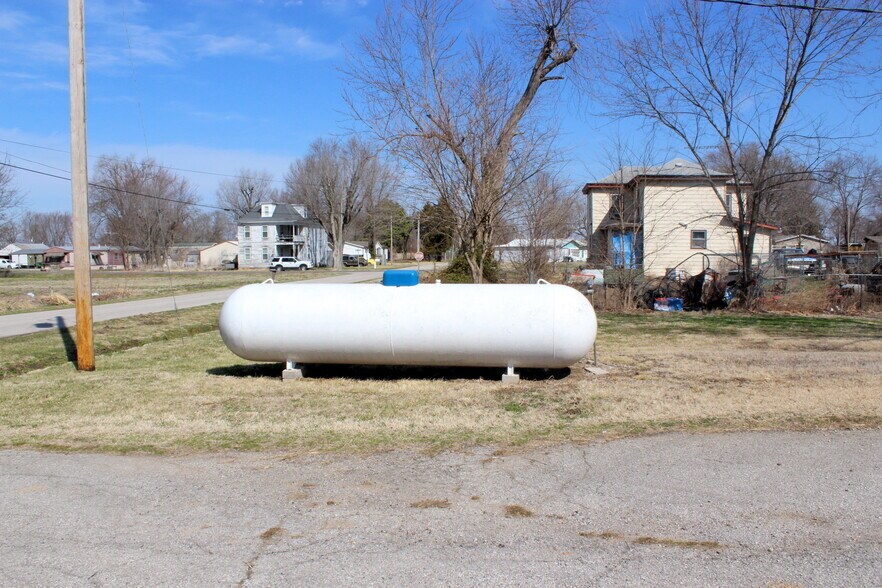 More Photos Of 302 E Third St, Lowry City Freestanding For Sale