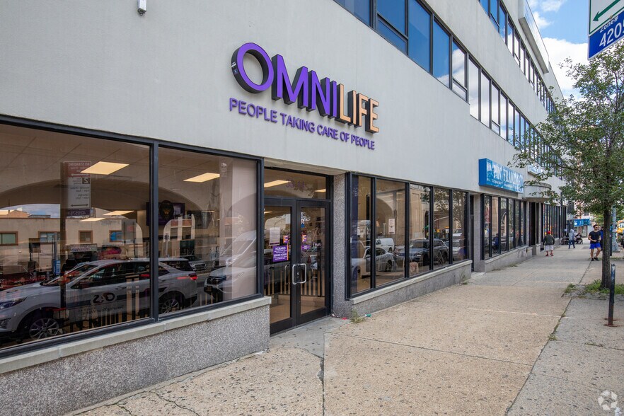 More Photos Of 33-10 Queens Blvd, Long Island City Office For Lease