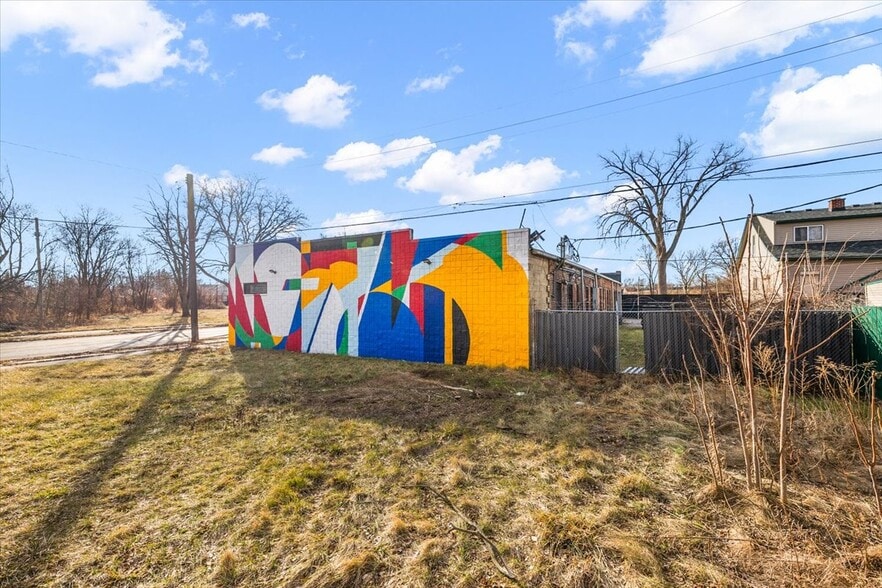 More Photos Of 12501 Chalmers St, Detroit General Retail For Sale