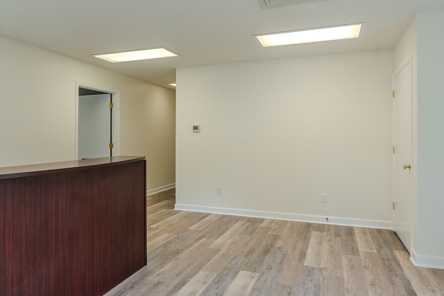 More Photos Of 6504 Burlington Rd, Whitsett Manufacturing For Lease