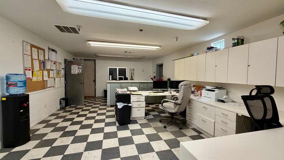More Photos Of 1901 1st St, San Fernando Manufacturing For Sale