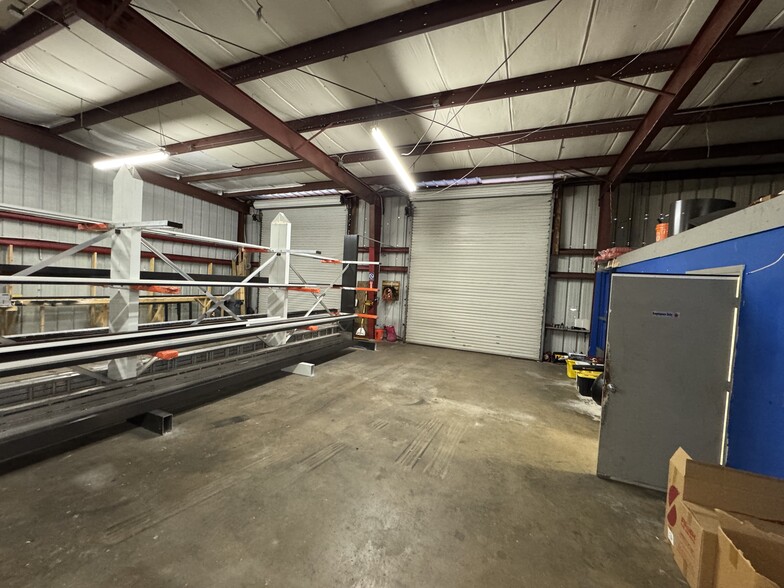 More Photos Of 2420 Concorde Dr, Fort Myers Warehouse For Lease