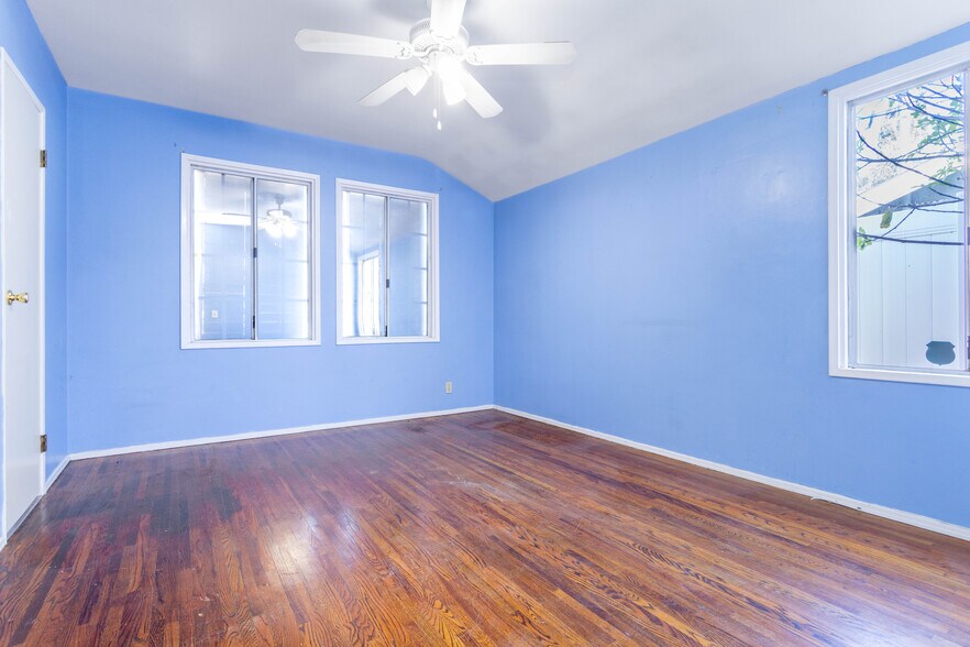 More Photos Of 9826 Columbus Ave, North Hills Apartments For Sale