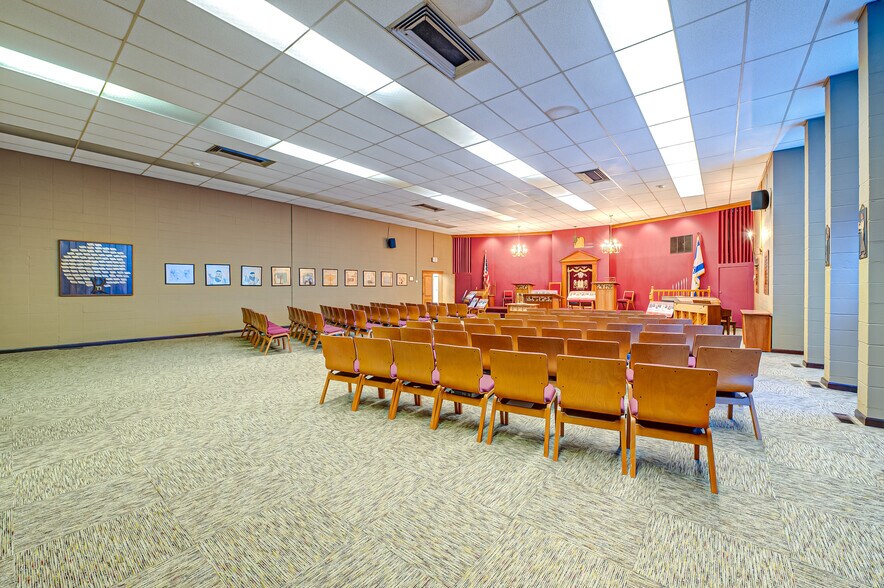 More Photos Of 270 Clocks Blvd, Massapequa Religious Facility For Sale