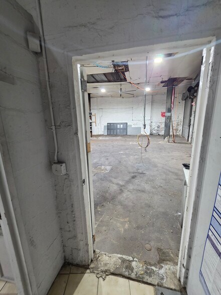 More Photos Of 286-294 Hamilton Ave, Brooklyn Warehouse For Lease