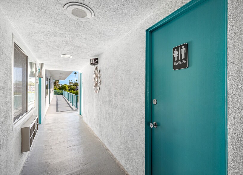 More Photos Of 664-668 N Palm Canyon Dr, Palm Springs Office For Lease