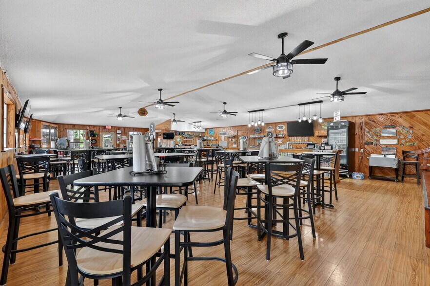 More Photos Of 2396 N Country Road 470, Lake Panasoffkee General Retail For Sale