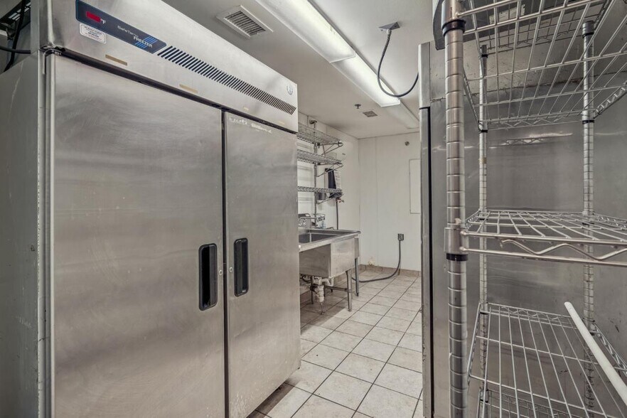 More Photos Of 1336 U St NW, Washington Bar For Sale