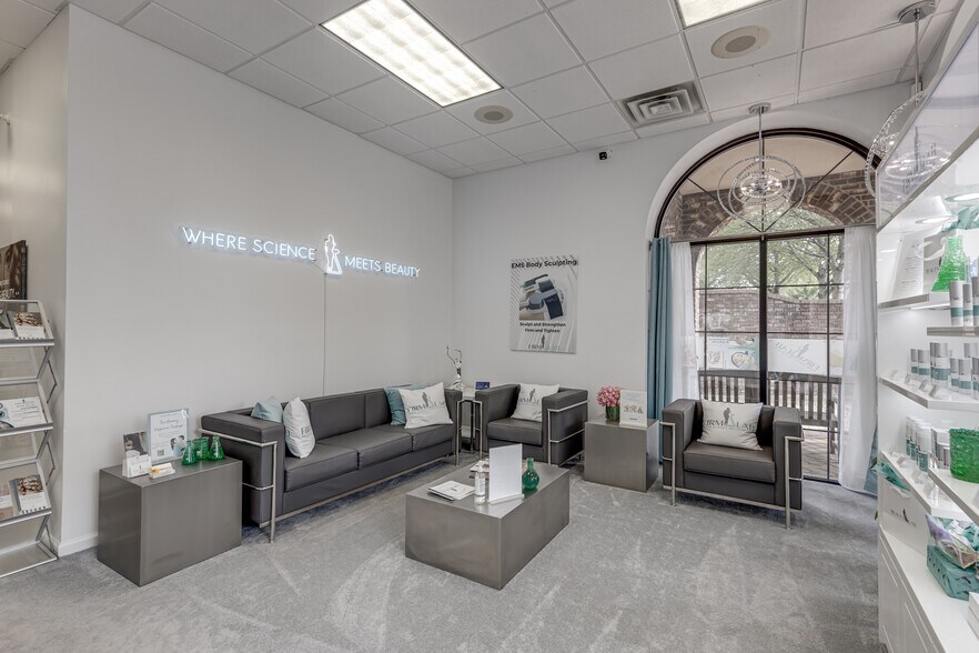 More Photos Of 102-112 Town Center Dr, Warren Office For Lease