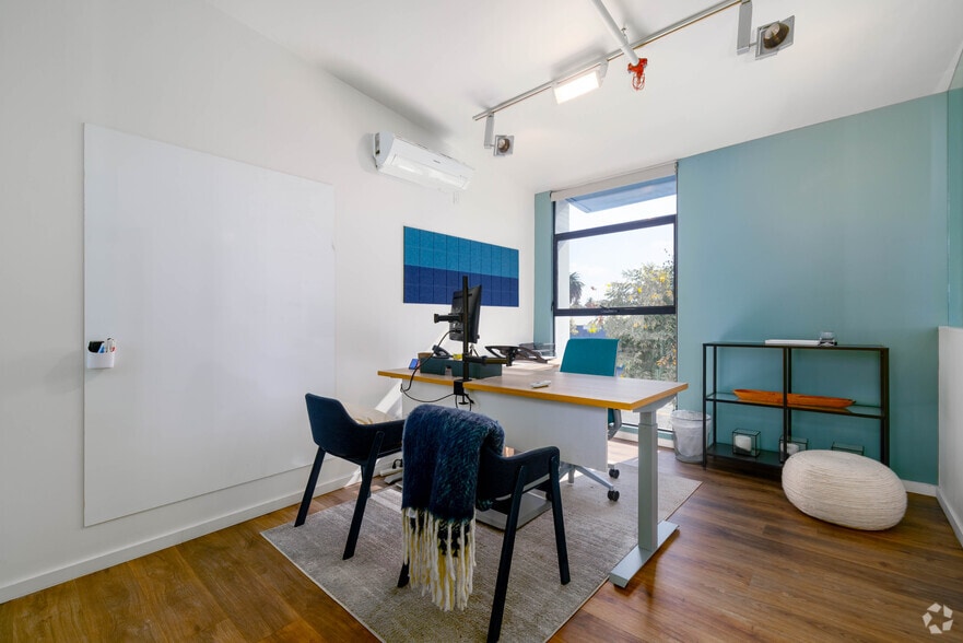 More Photos Of 5285 W Washington Blvd, Los Angeles Loft Creative Space For Sale