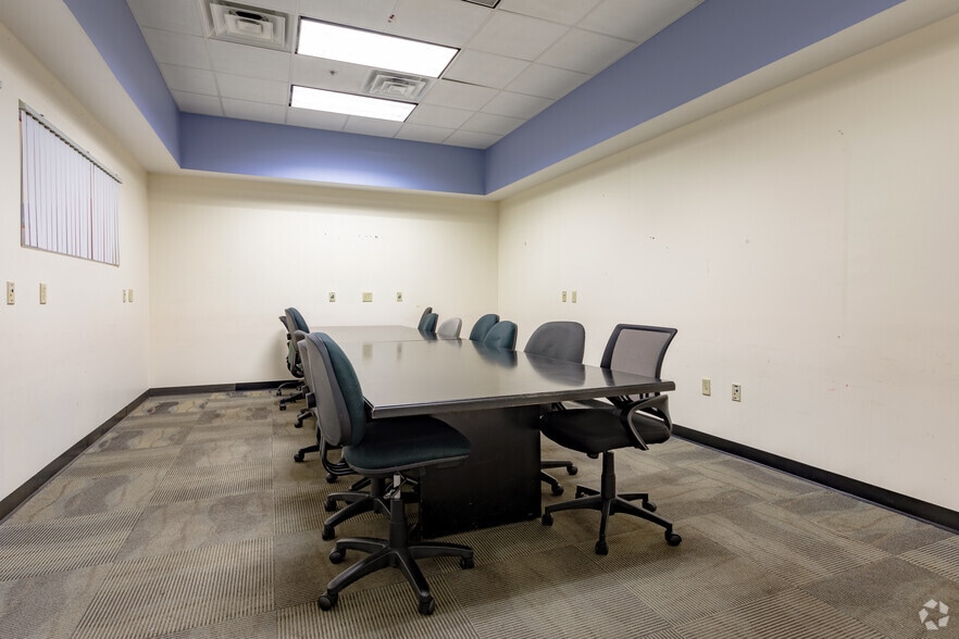 More Photos Of 580-584 NW University Blvd, Port Saint Lucie Unknown For Lease