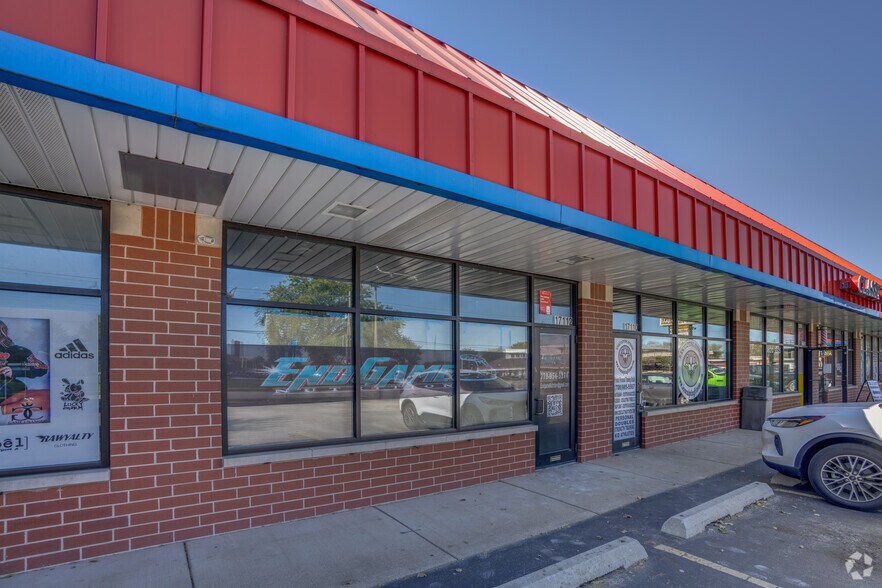 More Photos Of 17100-17114 S Park Ave, South Holland Storefront Retail Office For Lease