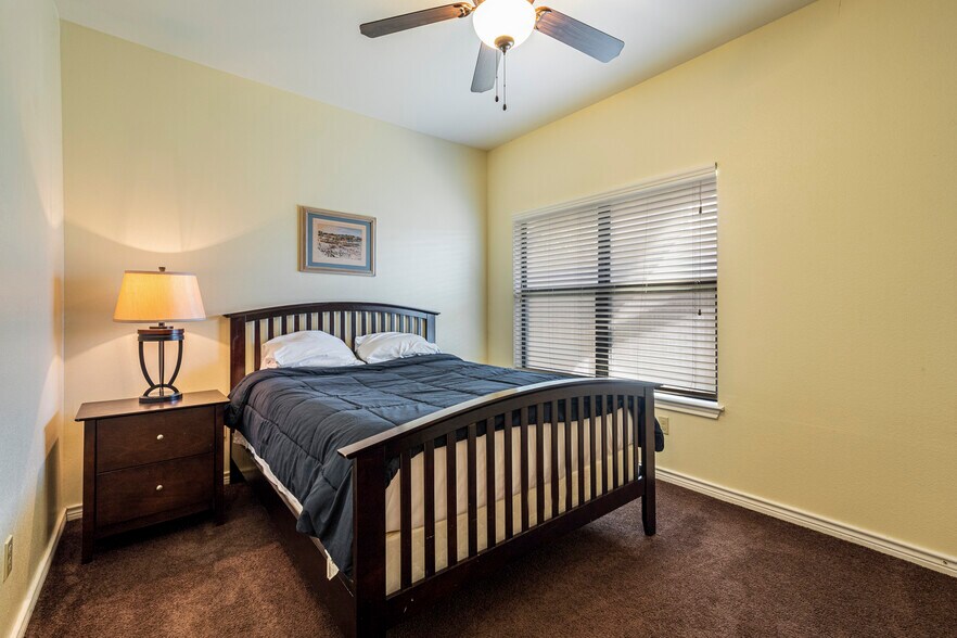 More Photos Of 2420 N 1st St, Carrizo Springs Apartments For Sale