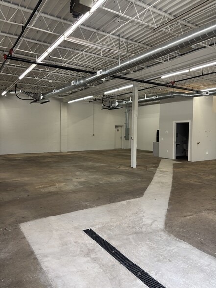 More Photos Of 607 2nd St S, Hopkins Warehouse For Lease