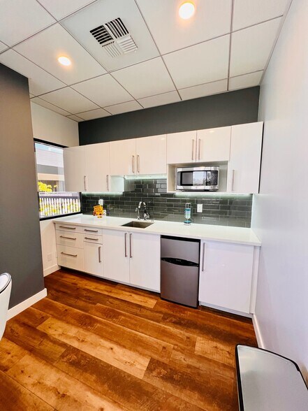 More Photos Of 11965 Venice Blvd, Los Angeles Loft Creative Space For Lease