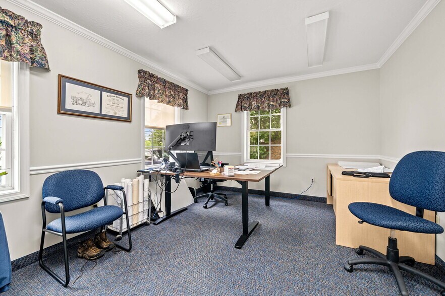 More Photos Of 15 Garden Rd, Plaistow Office For Sale