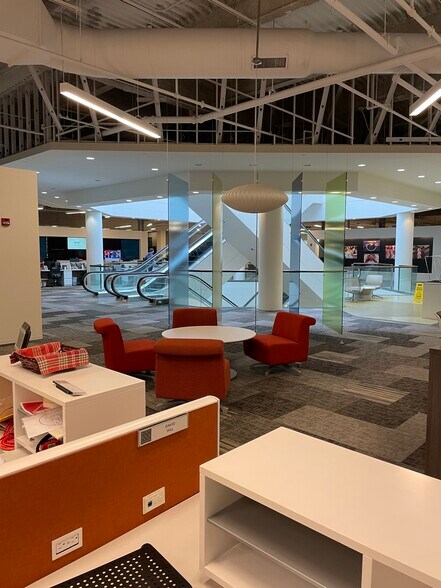 More Photos Of 49 W Maryland St, Indianapolis General Retail For Lease