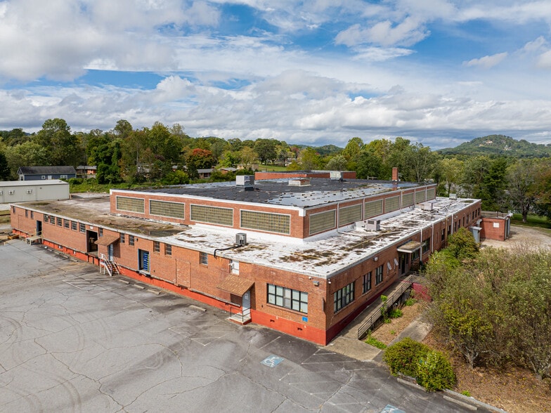 More Photos Of 701 Oriole Dr, Hendersonville Warehouse For Sale