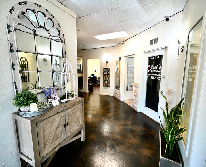 More Photos Of 911-1003 E Broad St, Mansfield Self Storage For Lease