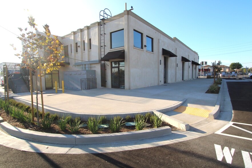 More Photos Of 3250 Glendale Blvd, Los Angeles Storefront Retail Office For Lease